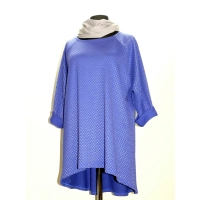 Trapezowa tunika z dłuższym tyłem - kobaltowa przetykana srebrna nitką